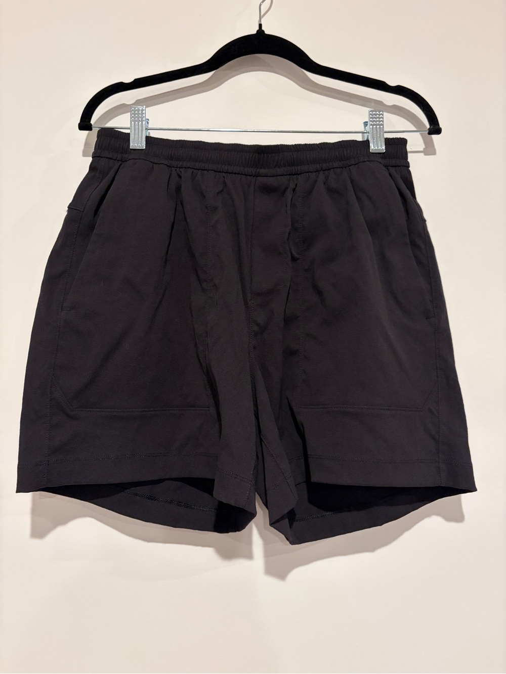 Lululemon M Black Bowline Short 5" Woven Mens Classic Casual Athletic Shorts